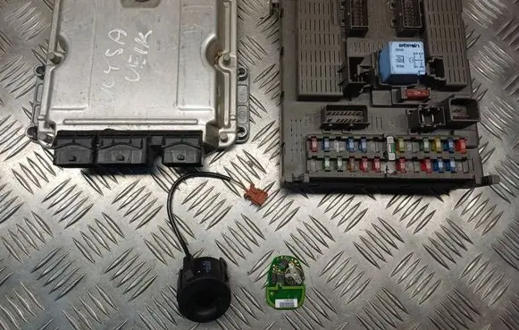 Engine ECU kit and lock set