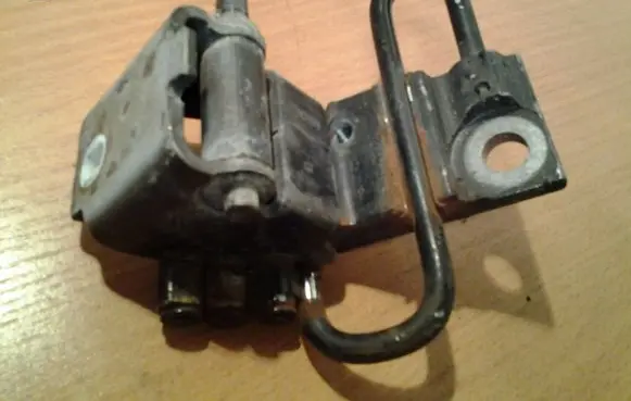 Audi A8 S8 D3 4E Front door lower hinge 4E0831412A