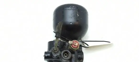 BMW 7 E23 Brake power pressure regulator 10051505141 10484315113441