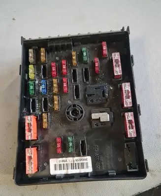 Volkswagen PASSAT B6 Fuse module 3C0937125 63592777