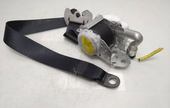 Toyota Avensis T270 Front seatbelt 7P2510P 080819 27790