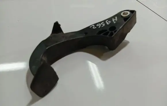 Peugeot 308 Clutch pedal 