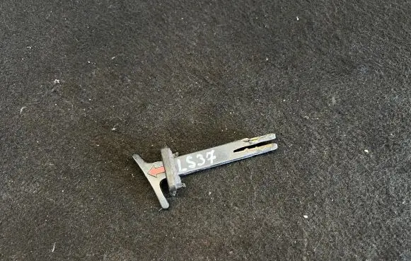 Volkswagen PASSAT B5.5 Engine bonnet (hood) release handle 1J0823593C