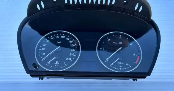 BMW X5 E70 Speedometer (instrument cluster)