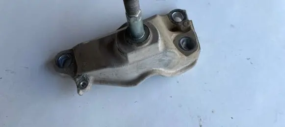 Honda CR-V Gearbox mounting bracket