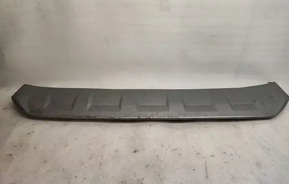 Front bumper lip