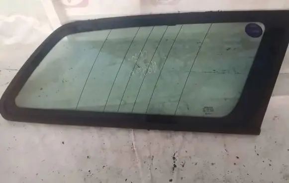 Volvo V50 Rear side window