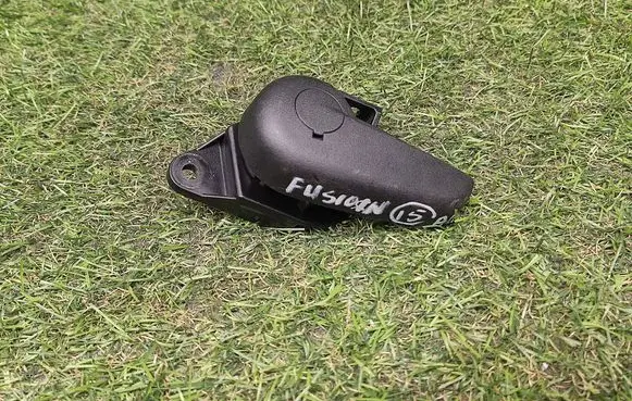 Ford Fusion II Engine bonnet (hood) release handle DS7316B626A