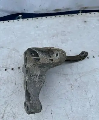 Volkswagen Golf Plus Engine mounting bracket 1K0199117