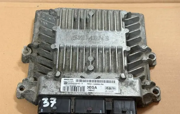 Ford Focus Engine control unit/module 7M5112A650RA 5WS40331CT 3EGA