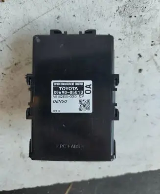 Toyota Avensis T270 Engine control unit/module ECU 8969005010 MB1028500050