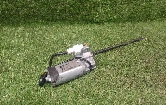 Mercedes-Benz E W211 Steering column adjust motor 404475 118138