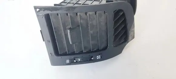Chevrolet Captiva Dash center air vent grill