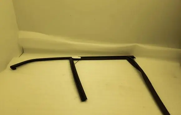 Volvo XC40 Rubber seal rear door window/glass 33314718 32237974