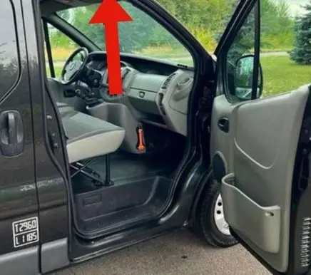 Opel Vivaro Front door rubber seal 