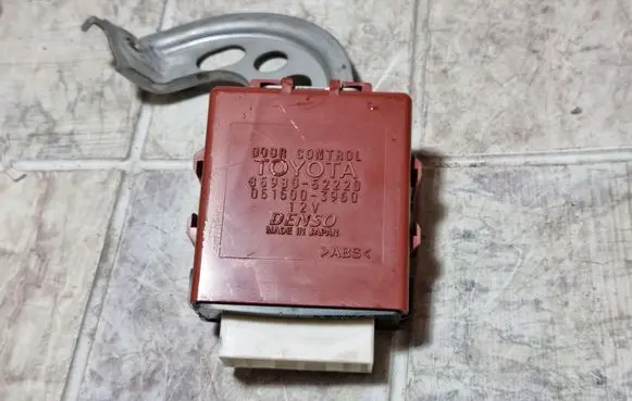 Toyota Yaris Door control unit/module 8598052220