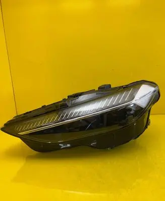 Audi A5 Headlight/headlamp 8B3941033M