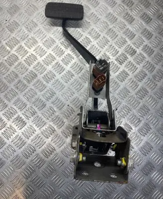 Mercedes-Benz X-class W470 Brake pedal 782221177 781923222