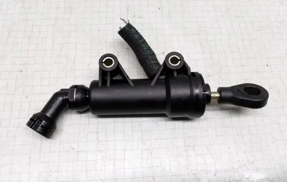 BMW 5 E39 Clutch master cylinder