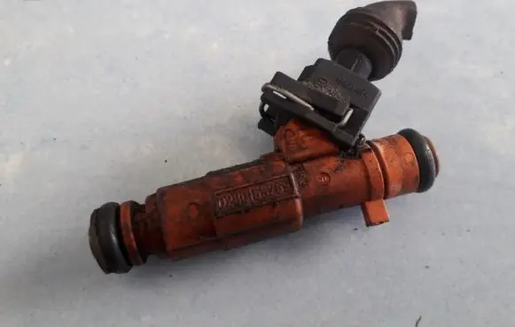 Alfa Romeo 147 Fuel injector 028155769