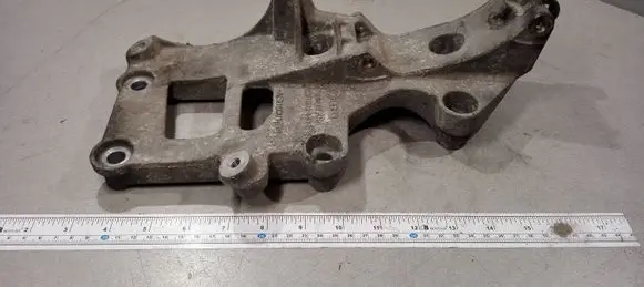 Volkswagen PASSAT B6 Generator/alternator bracket 06F903143E
