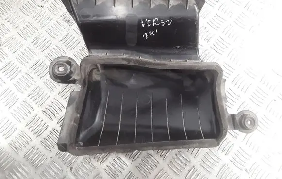 Toyota Verso Air intake duct part