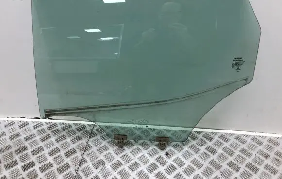 Nissan Qashqai Rear door window glass