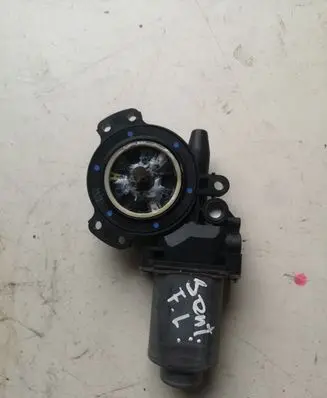 Hyundai Santa Fe Front door window regulator motor 400907