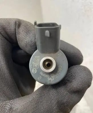 Peugeot 406 Fuel injector 9637277980