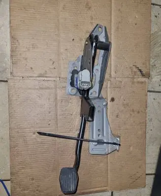 Ford Focus Brake pedal BV612467GB
