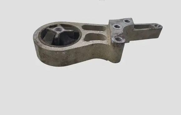 Volvo V40 Engine mount bracket