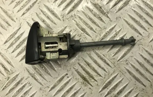 Toyota Avensis T270 Front door lock (next to the handle) 6905205060