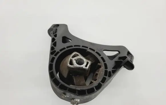 Opel Zafira C Engine mounting bracket
