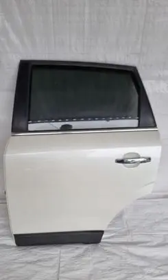 Chevrolet Captiva Rear door