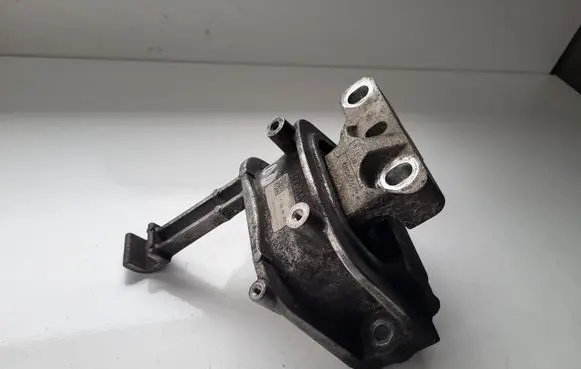 Skoda Superb B8 (3V) Engine mount bracket