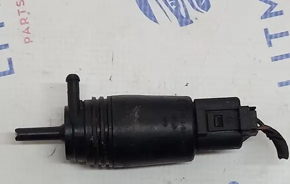 BMW 3 E46 Headlight washer pump 67128377612