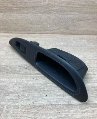 Nissan Primera Electric window control switch 82961AV760
