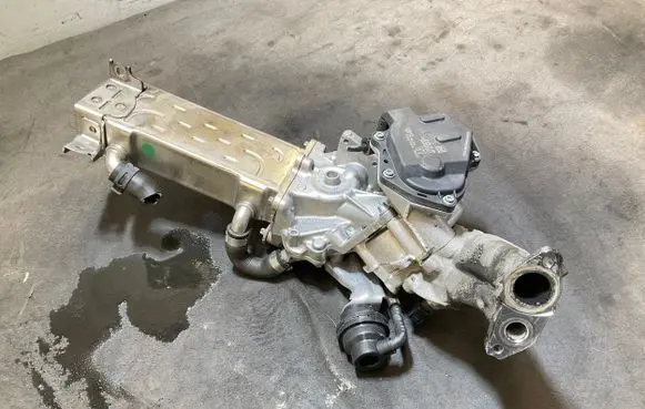 Mercedes-Benz CLS C218 X218 EGR valve A6511400660 A2C83261000