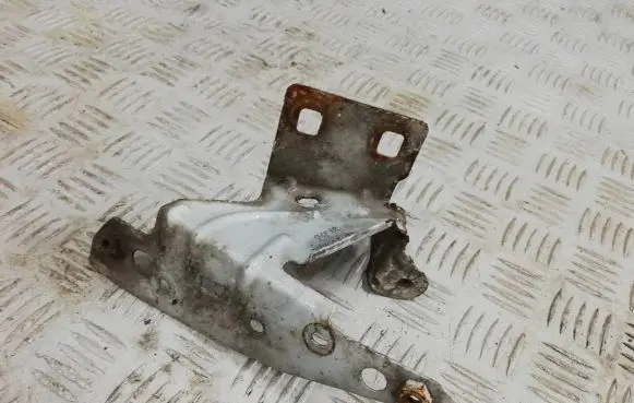 Citroen DS3 Fender mounting bracket