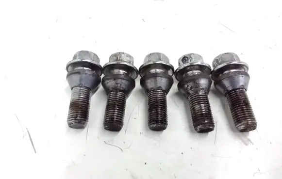 Volvo XC90 Nuts/bolts 