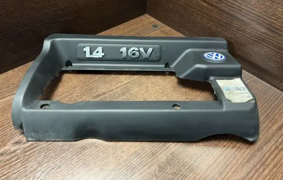 Engine cover (trim)