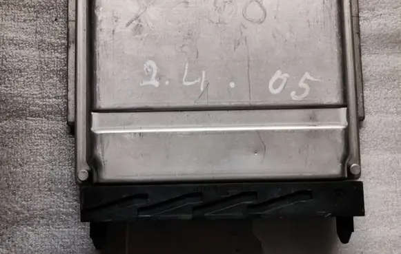 Volvo XC90 Engine control unit/module 0281011441