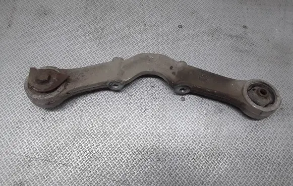 Mitsubishi Pajero Rear differential/diff mount bracket 