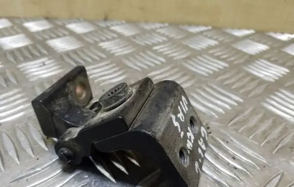Audi A2 Rear door upper hinge 8Z0833401A