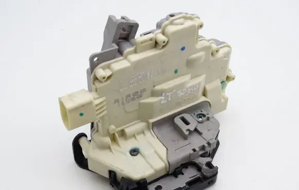Seat Leon (1P) Rear door lock 1P0839015