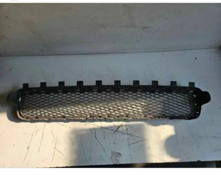 Volkswagen Touareg I Front bumper lower grill 7L6853678B
