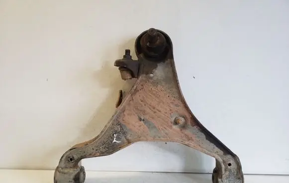 Nissan Pathfinder R51 Front lower control arm/wishbone