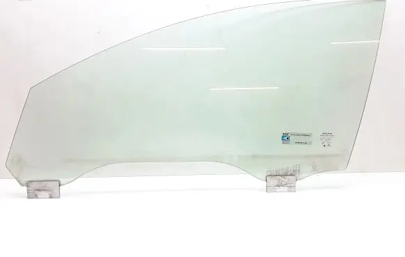 Volvo V50 Front door window glass four-door