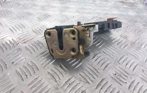 Subaru Legacy Rear door lock