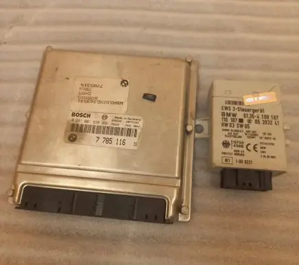 BMW 5 E39 Engine control unit/module 7785116 0281001830
